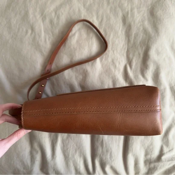 Madewell Small Transport Crossbody in English Saddle - Picture 6 of 10